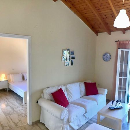 Wooden Ceiling Apartment - Close To City Center Kanálion Exterior foto