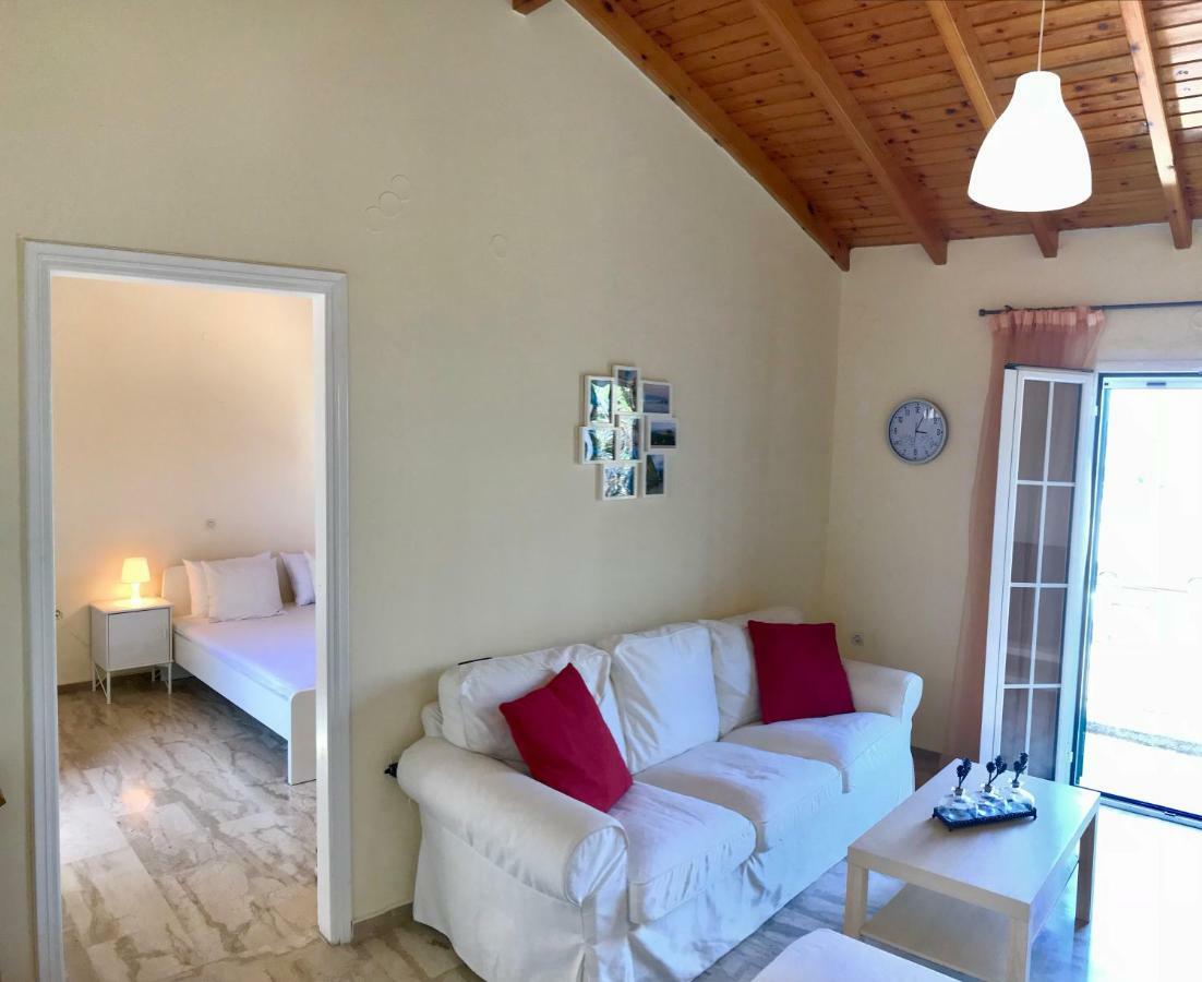 Wooden Ceiling Apartment - Close To City Center Kanálion Exterior foto